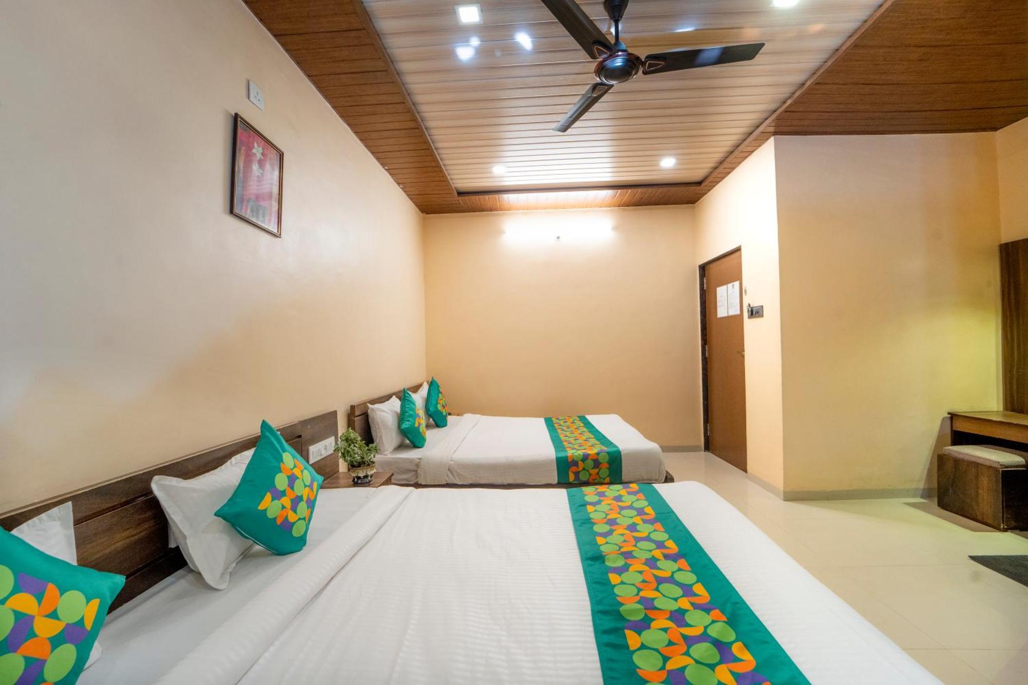 Hotel Treebo Iceberg à Mahābaleshwar Extérieur photo